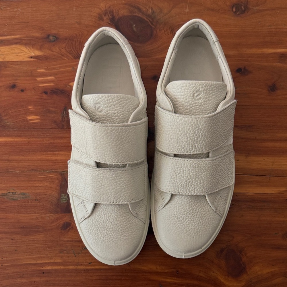 ECCO Women's Soft 60 Two Strap Premium Leather Sneakers